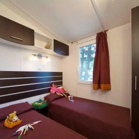Campsite Les Cascades 4*